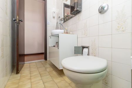 Casa para alugar com 469m², 4 quartos e 2 vagas Casa para alugar com 469m², 4 quartos e 2 vagasBanheiro Social 1