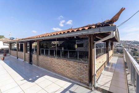 Casa para alugar com 469m², 4 quartos e 2 vagas Casa para alugar com 469m², 4 quartos e 2 vagasVaranda