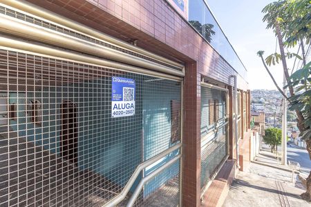 Casa para alugar com 469m², 4 quartos e 2 vagas Casa para alugar com 469m², 4 quartos e 2 vagasPlaca QuintoAndar WYGY-91