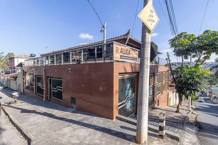 Casa para alugar com 469m², 4 quartos e 2 vagas Casa para alugar com 469m², 4 quartos e 2 vagasFachada