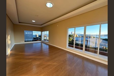 Casa para alugar com 500m², 7 quartos e 3 vagas Casa para alugar com 500m², 7 quartos e 3 vagasSala 1