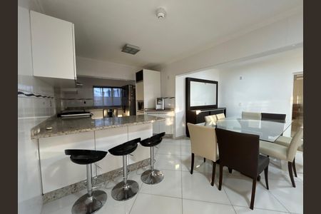 Casa para alugar com 500m², 7 quartos e 3 vagas Casa para alugar com 500m², 7 quartos e 3 vagasCozinha