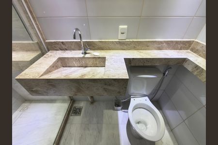Banheiro de apartamento à venda com 2 quartos, 50m² em Anil, Rio de Janeiro
