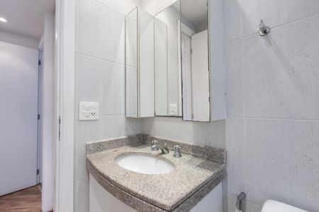 Apartamento à venda com 110m², 2 quartos e 2 vagas Apartamento à venda com 110m², 2 quartos e 2 vagasBanheiro do Corredor