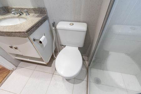 Apartamento à venda com 110m², 2 quartos e 2 vagas Apartamento à venda com 110m², 2 quartos e 2 vagasBanheiro do Corredor