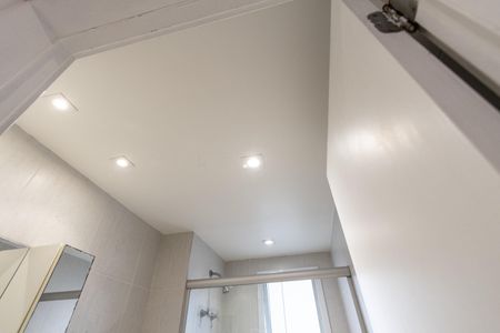 Apartamento à venda com 110m², 2 quartos e 2 vagas Apartamento à venda com 110m², 2 quartos e 2 vagasBanheiro do Corredor