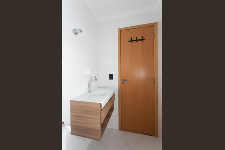 Banheiro  de casa para alugar com 1 quarto, 32m² em Jardim Santa Marcelina, São Paulo
