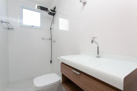 Banheiro  de casa para alugar com 1 quarto, 32m² em Jardim Santa Marcelina, São Paulo
