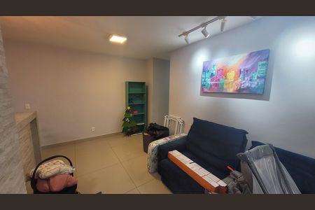 Sala de apartamento à venda com 2 quartos, 64m² em Vila Paulo Silas, São Paulo