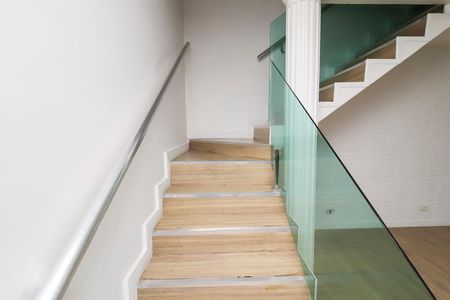 Casa para alugar com 100m², 2 quartos e sem vagaEscada
