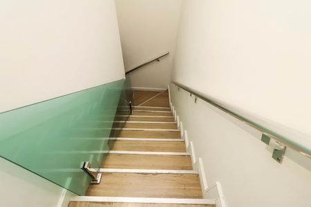 Casa para alugar com 100m², 2 quartos e sem vagaEscada