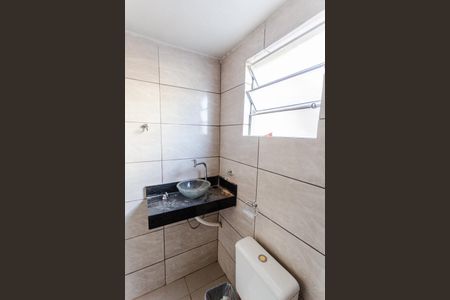 Casa para alugar com 65m², 2 quartos e sem vaga Casa para alugar com 65m², 2 quartos e sem vagaBanheiro Social