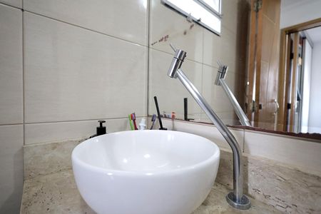 Banheiro de apartamento à venda com 2 quartos, 50m² em Vila Metalúrgica, Santo André