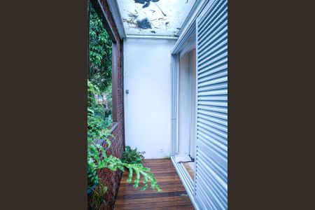 Casa à venda com 520m², 4 quartos e 2 vagas Casa à venda com 520m², 4 quartos e 2 vagasVaranda da Suíte 1