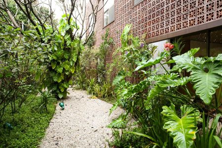Casa à venda com 520m², 4 quartos e 2 vagas Casa à venda com 520m², 4 quartos e 2 vagasÁrea externa