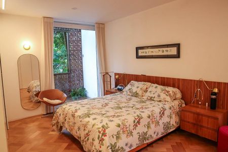 Casa à venda com 520m², 4 quartos e 2 vagas Casa à venda com 520m², 4 quartos e 2 vagasSuíte 1