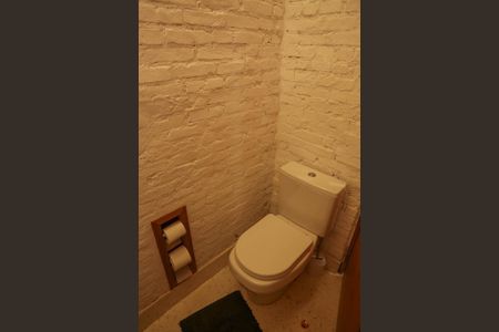 Casa à venda com 520m², 4 quartos e 2 vagas Casa à venda com 520m², 4 quartos e 2 vagasLavabo