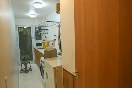 Casa à venda com 520m², 4 quartos e 2 vagas Casa à venda com 520m², 4 quartos e 2 vagasÁrea de Serviço
