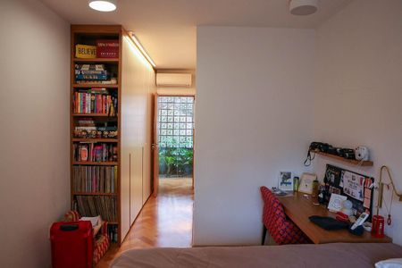 Casa à venda com 520m², 4 quartos e 2 vagas Casa à venda com 520m², 4 quartos e 2 vagasSuíte 3
