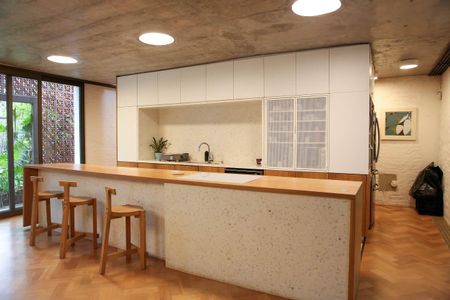 Casa à venda com 520m², 4 quartos e 2 vagas Casa à venda com 520m², 4 quartos e 2 vagasCozinha