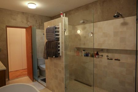 Casa à venda com 520m², 4 quartos e 2 vagas Casa à venda com 520m², 4 quartos e 2 vagasBanheiro da Suíte 2