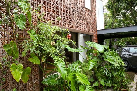 Casa à venda com 520m², 4 quartos e 2 vagas Casa à venda com 520m², 4 quartos e 2 vagasÁrea externa