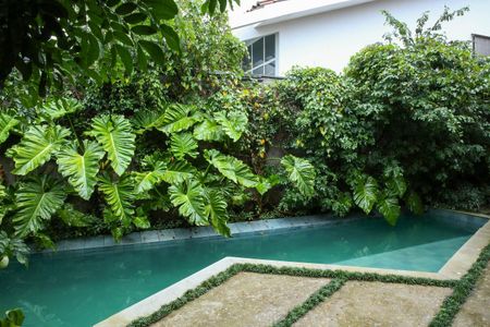Casa à venda com 520m², 4 quartos e 2 vagas Casa à venda com 520m², 4 quartos e 2 vagasÁrea externa