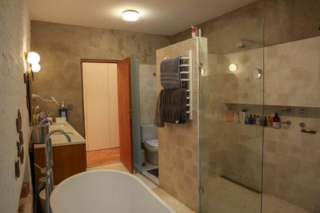Casa à venda com 520m², 4 quartos e 2 vagas Casa à venda com 520m², 4 quartos e 2 vagasBanheiro da Suíte 2