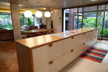 Casa à venda com 520m², 4 quartos e 2 vagas Casa à venda com 520m², 4 quartos e 2 vagasCozinha