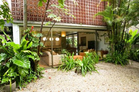 Casa à venda com 520m², 4 quartos e 2 vagas Casa à venda com 520m², 4 quartos e 2 vagasÁrea externa