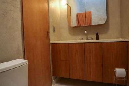 Casa à venda com 520m², 4 quartos e 2 vagas Casa à venda com 520m², 4 quartos e 2 vagasBanheiro da Suíte 4