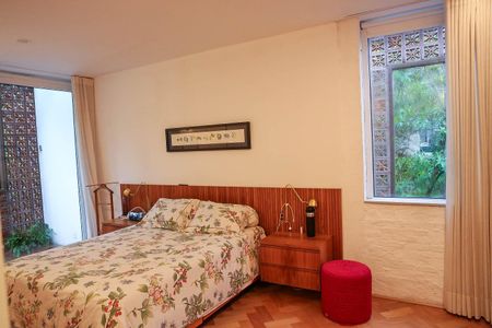 Casa à venda com 520m², 4 quartos e 2 vagas Casa à venda com 520m², 4 quartos e 2 vagasSuíte 1