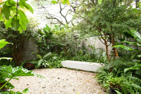 Casa à venda com 520m², 4 quartos e 2 vagas Casa à venda com 520m², 4 quartos e 2 vagasÁrea externa