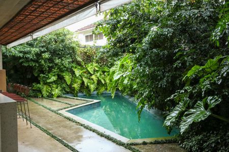 Casa à venda com 520m², 4 quartos e 2 vagas Casa à venda com 520m², 4 quartos e 2 vagasÁrea externa
