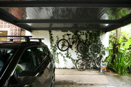 Casa à venda com 520m², 4 quartos e 2 vagas Casa à venda com 520m², 4 quartos e 2 vagasÁrea externa