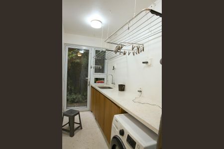 Casa à venda com 520m², 4 quartos e 2 vagas Casa à venda com 520m², 4 quartos e 2 vagasÁrea de Serviço