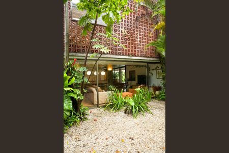 Casa à venda com 520m², 4 quartos e 2 vagas Casa à venda com 520m², 4 quartos e 2 vagasÁrea externa