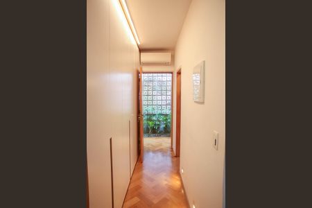 Casa à venda com 520m², 4 quartos e 2 vagas Casa à venda com 520m², 4 quartos e 2 vagasSuíte 3