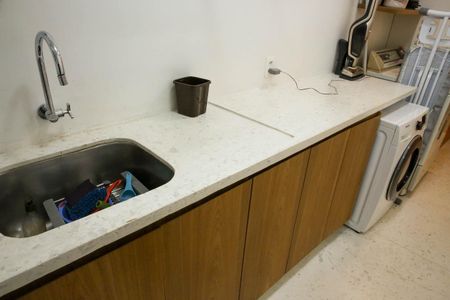 Casa à venda com 520m², 4 quartos e 2 vagas Casa à venda com 520m², 4 quartos e 2 vagasÁrea de Serviço