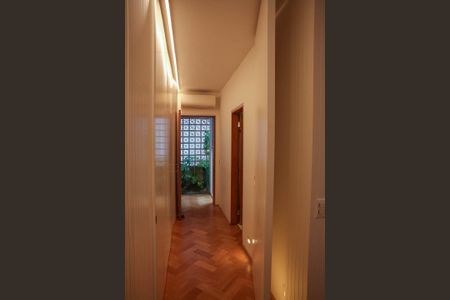 Casa à venda com 520m², 4 quartos e 2 vagas Casa à venda com 520m², 4 quartos e 2 vagasSuíte 1