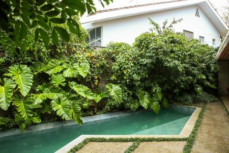 Casa à venda com 520m², 4 quartos e 2 vagas Casa à venda com 520m², 4 quartos e 2 vagasÁrea externa