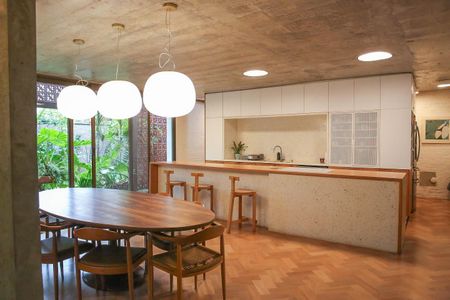Casa à venda com 520m², 4 quartos e 2 vagas Casa à venda com 520m², 4 quartos e 2 vagasSala