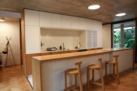 Casa à venda com 520m², 4 quartos e 2 vagas Casa à venda com 520m², 4 quartos e 2 vagasCozinha