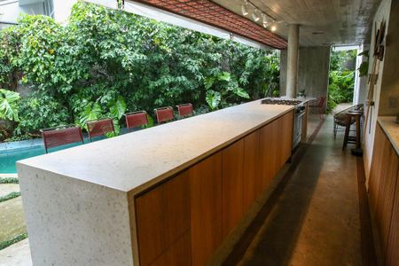 Casa à venda com 520m², 4 quartos e 2 vagas Casa à venda com 520m², 4 quartos e 2 vagasÁrea externa