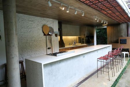 Casa à venda com 520m², 4 quartos e 2 vagas Casa à venda com 520m², 4 quartos e 2 vagasÁrea externa