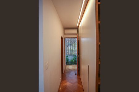 Casa à venda com 520m², 4 quartos e 2 vagas Casa à venda com 520m², 4 quartos e 2 vagasSuíte 4