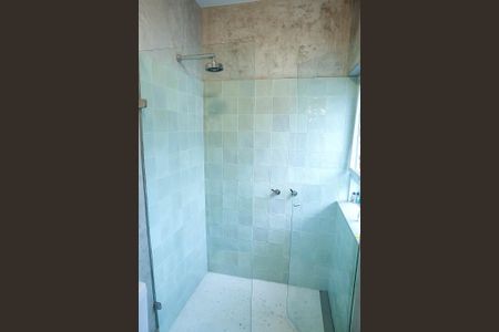 Casa à venda com 520m², 4 quartos e 2 vagas Casa à venda com 520m², 4 quartos e 2 vagasBanheiro da Suíte 4