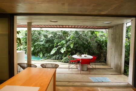 Casa à venda com 520m², 4 quartos e 2 vagas Casa à venda com 520m², 4 quartos e 2 vagasCozinha