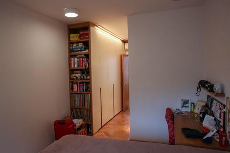 Casa à venda com 520m², 4 quartos e 2 vagas Casa à venda com 520m², 4 quartos e 2 vagasSuíte 3