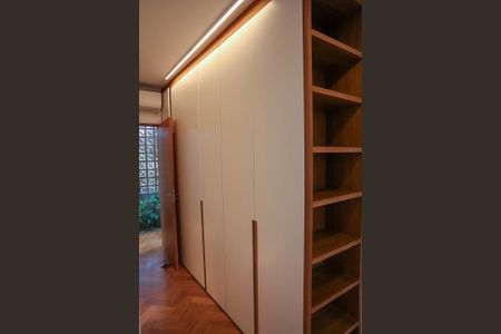 Casa à venda com 520m², 4 quartos e 2 vagas Casa à venda com 520m², 4 quartos e 2 vagasSuíte 4